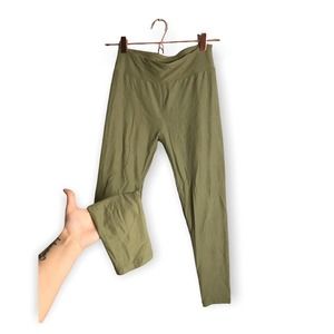LuLaRoe | High Rise Olive Green Leggings w/ Stretch •